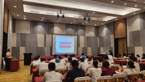 Hơn 100 nhân viên bộ phận nhà hàng thuộc Khách sạn Sheraton Hà Nội West được tập huấn kiến thức ATTP