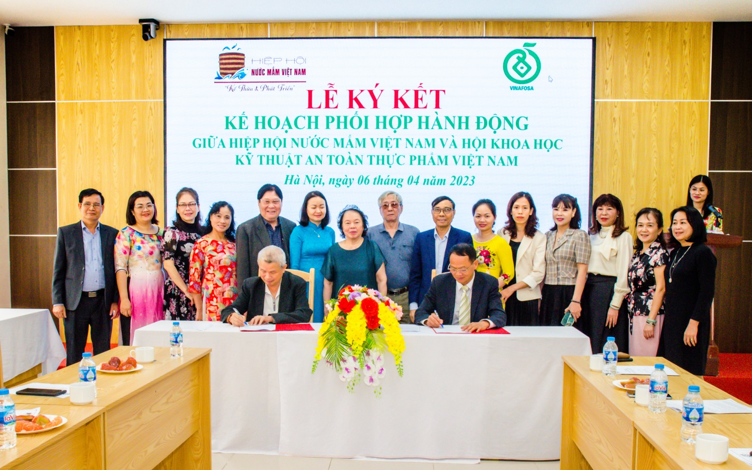 Lễ ký kết phối hợp giữa Hiệp hội Nước mắm Việt Nam và Hội Khoa học kỹ thuật an toàn thực phẩm Việt Nam. Ảnh: Hoàng Giang