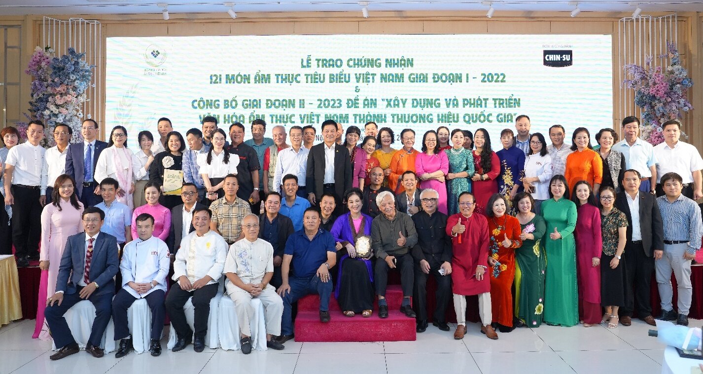 Hiệp hội Văn hóa ẩm thực Việt Nam (VCCA) tổ chức trao chứng nhận 121 món ẩm thực tiêu biểu