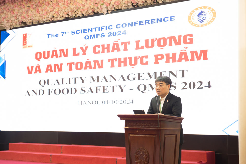 PGS.TS. Huỳnh Đăng Chính - Phó Giám đốc Đại học Bách khoa Hà Nội phát biểu khai mạc hội thảo.